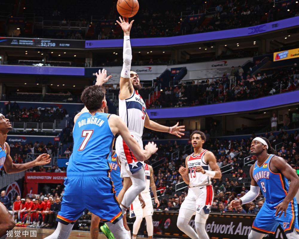 她们需要更 她们需要更